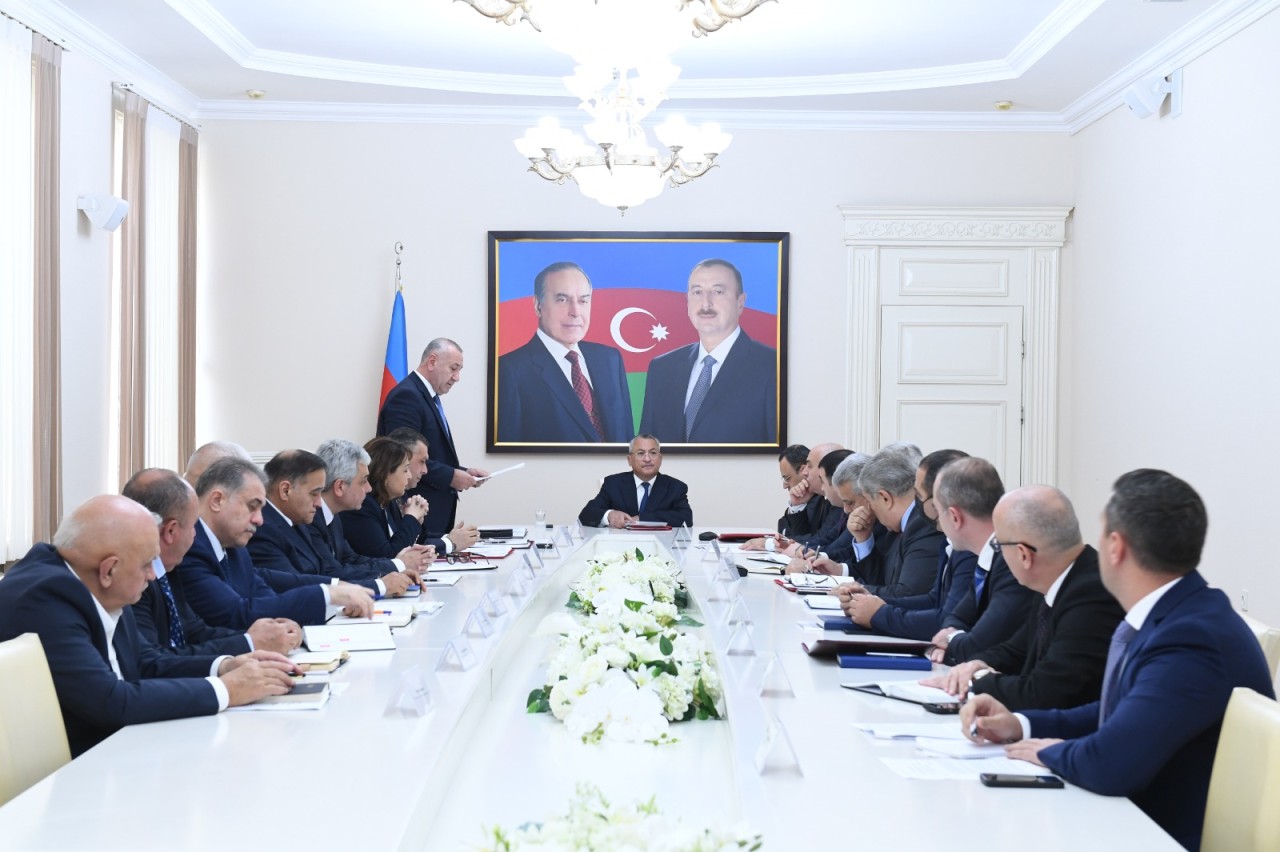 Rövşən Rzayev iclas keçirdi - Bəzi məsələlər müzakirə edildi (FOTOLAR)